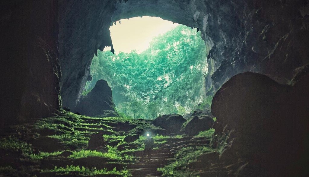 [-]Hang[-]Sơn[-]Đo&ograve;ng[-]qua[-]lăng[-]k&iacute;nh[-]đạo[-]diễn[-]Jordan[-]Vogt-Roberts[-]